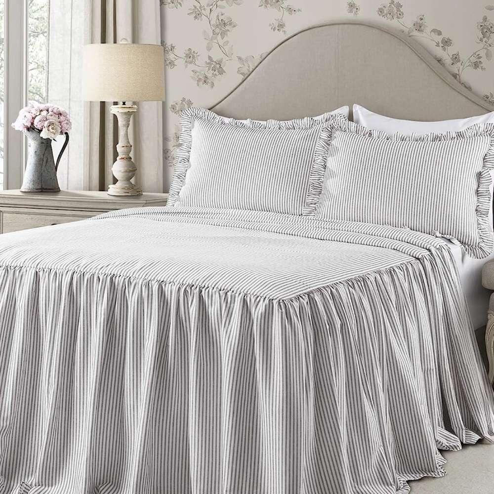 King size bedspread excellent used condition